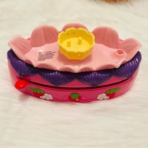 ❌SOLD❌Strawberry Shortcake Twirling Flower Fashions Playset - Base Only